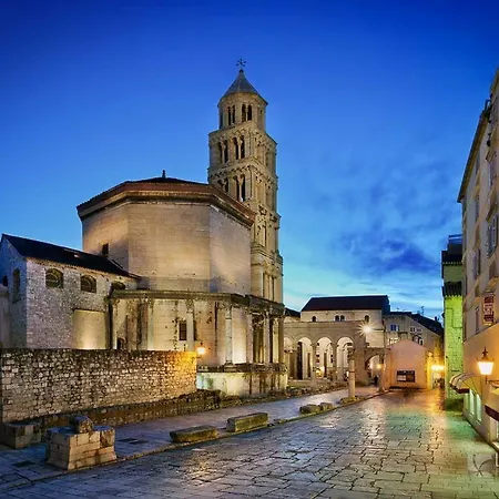 Taja, Cijela Kuca I Vrt Samo Za Vas * سبليت